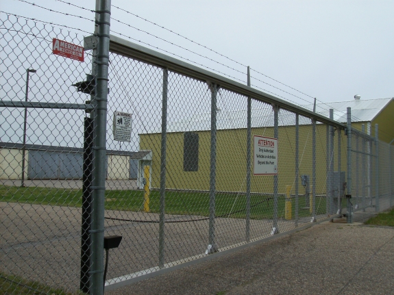 vinyl fence commercial chainlink fence
