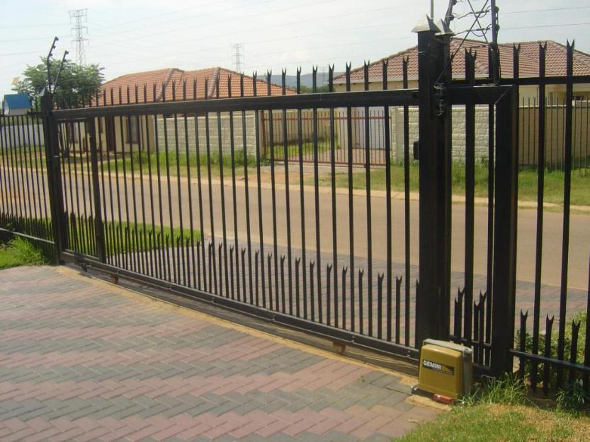 rolling gate black commercial chainlink fence